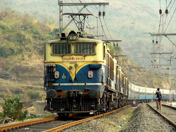 Mighty KYN WCG-2# 20156 bankers seen with 1009 Cst Pune Sinhagad Express are unfortunately being withdrawn and will not be seen 