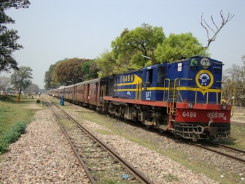 passenger service from GD towards ANDN arrives at BMJ led by IZN YDM-4 # 6486
