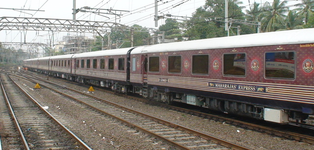 The Maharaja express which had departed from Lokmanya Tilak Terminus proceeds towards Ghatkopar on the up fast line with a leadi