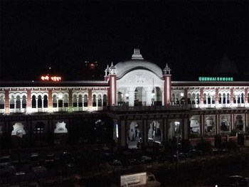 Have a look at Chennai Egmore at night... (Karthik Abbilash)