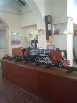 A steam engine model kept inside Gorakhpur Rail Musuem (Rajendra Saxena)