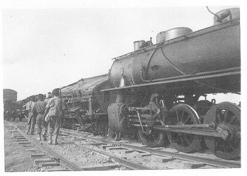 US War Dept. 2-8-2 MG locomotive handling a derailment, BAR.