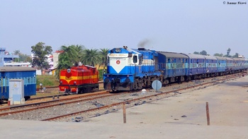 Narrow gauge and Broad Gauge togather at Balaghat Junction 
Train No 78802 Katangi Balaghat Gondia Local Arriving at Balaghat J