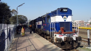 Itarsi WDM 3A # 18816 arrived at Chhindwara Junction with 14010 Delhi Sarai Rohilla - Chhindwara Patalkot Express and Returned w