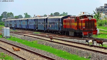 The Legendary 10001 Balaghat - Jabalpur Satpura Express Crawling over the Unique N.G.- B.G. Diamond Crossing at Balaghat Junctio