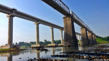 New and Old Bridges of mighty Narmada Bridge  (Ammar Rizvi)