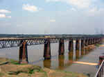 bridge_damodar.jpg (85666 bytes)